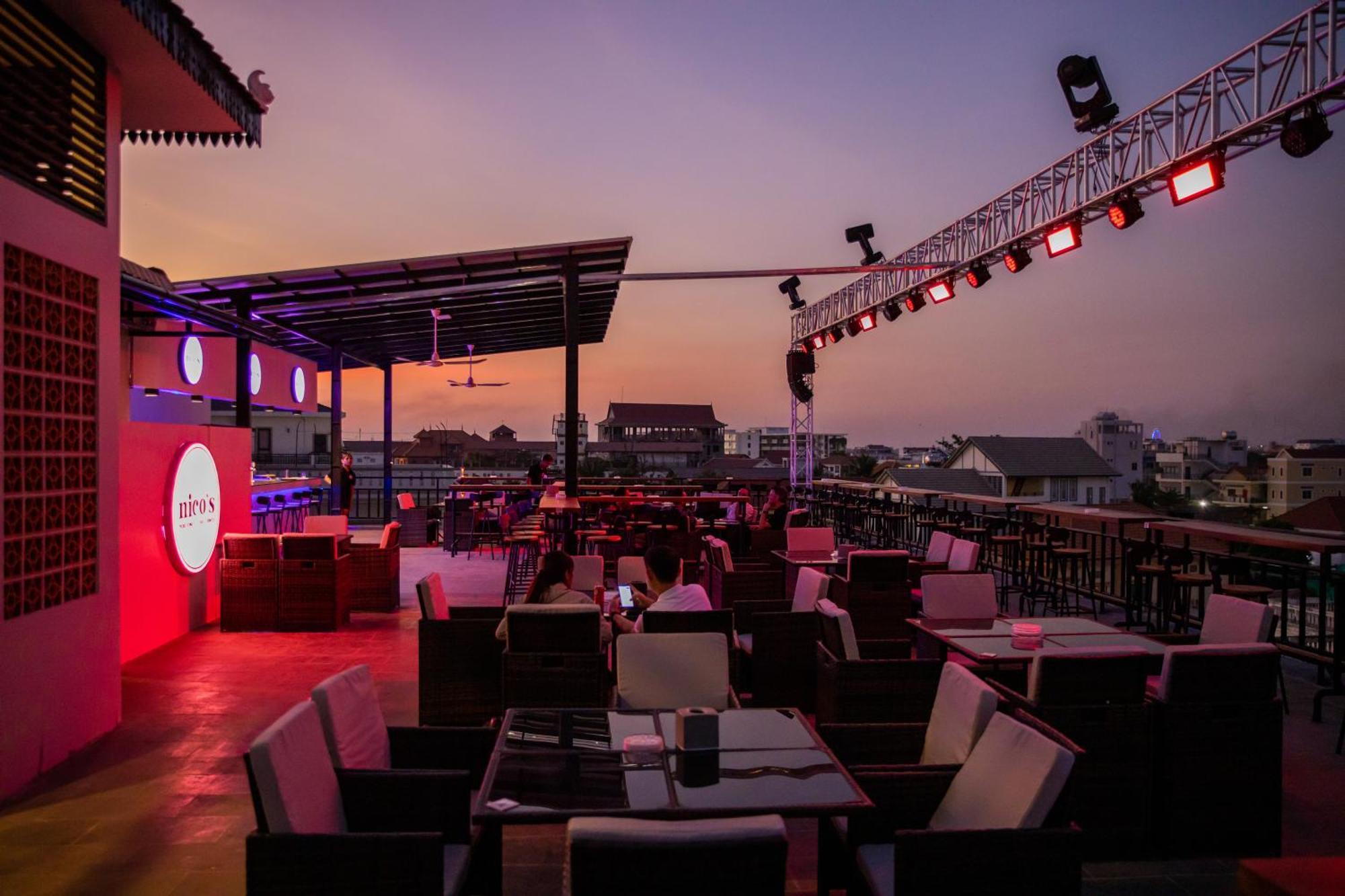 Nico'S Hotel And Skybar Siem Reap Exterior photo