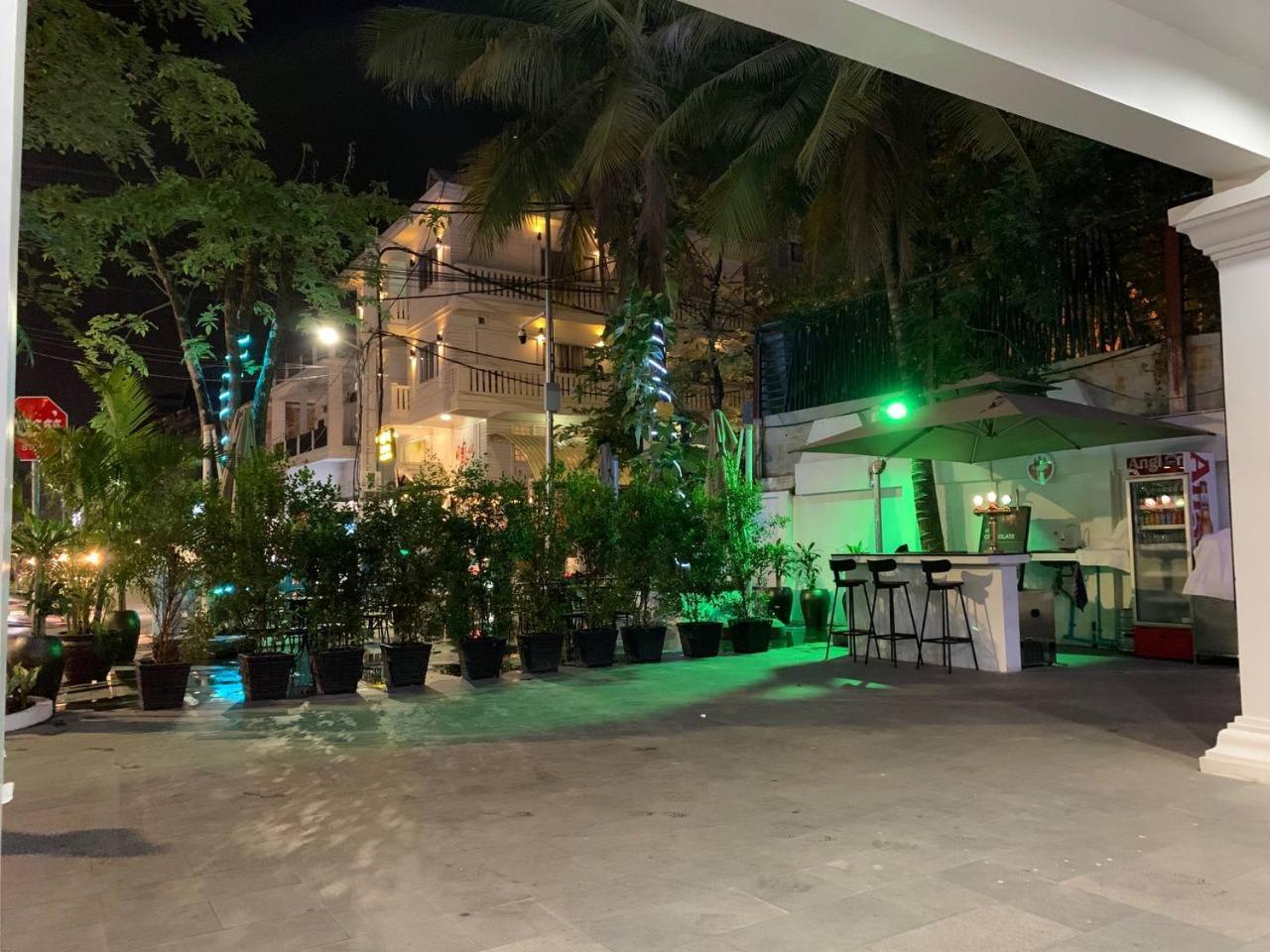 Nico'S Hotel And Skybar Siem Reap Exterior photo